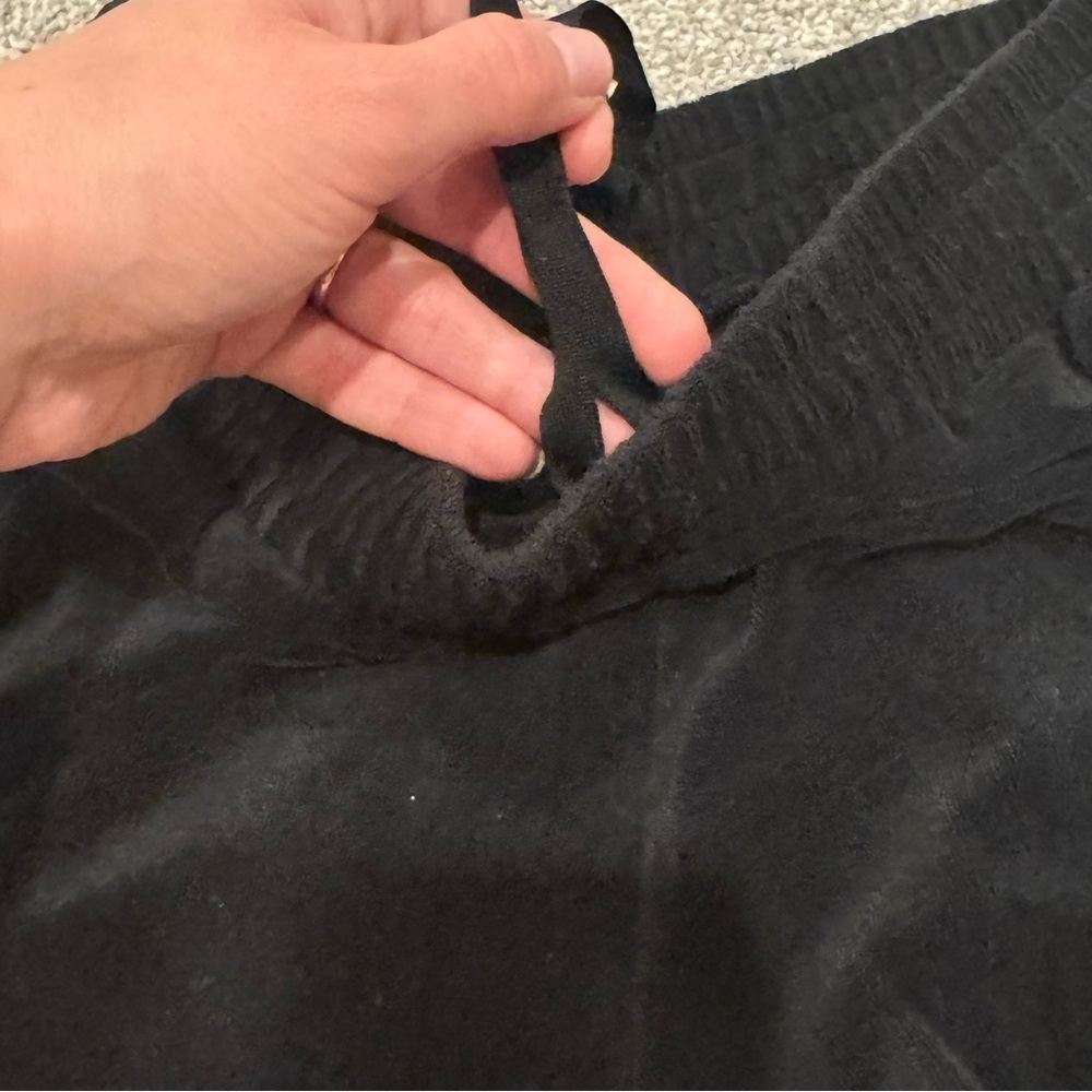Alo sold out black terry cloth shorts size small EUC - Picture 6 of 7